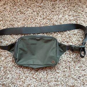 Lululemon “Everywhere Belt Bag Large 2L”